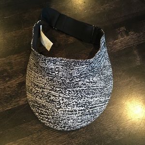 Lulu lemon black white viser